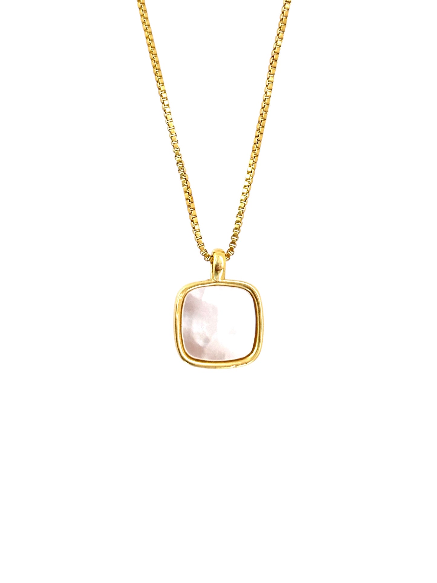 Classic gold shell pendant necklace