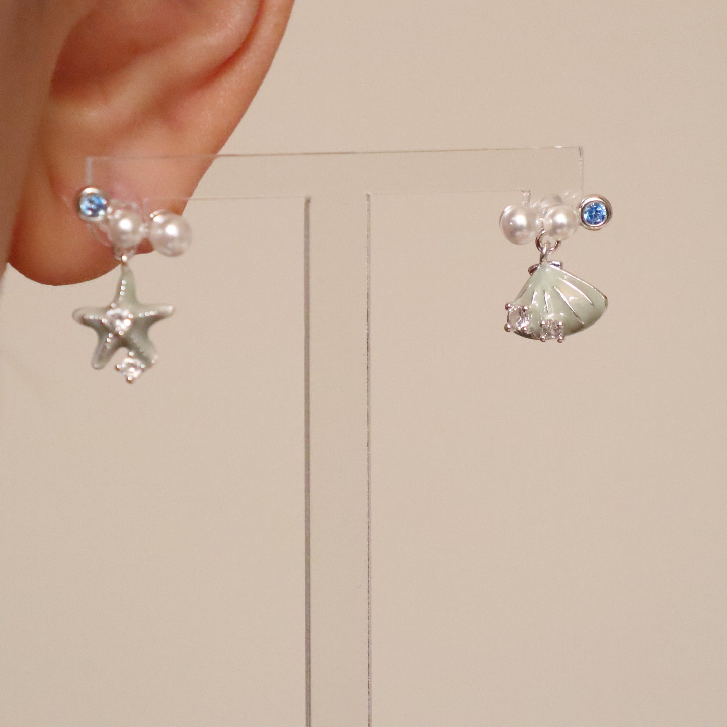 Asymmetrical starfish and shells earrings