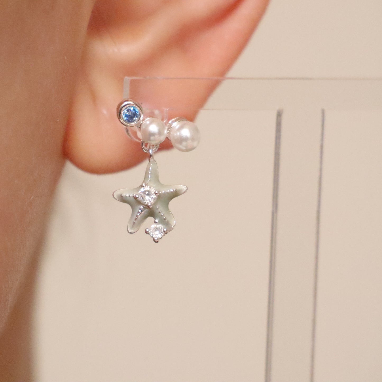Asymmetrical starfish and shells earrings
