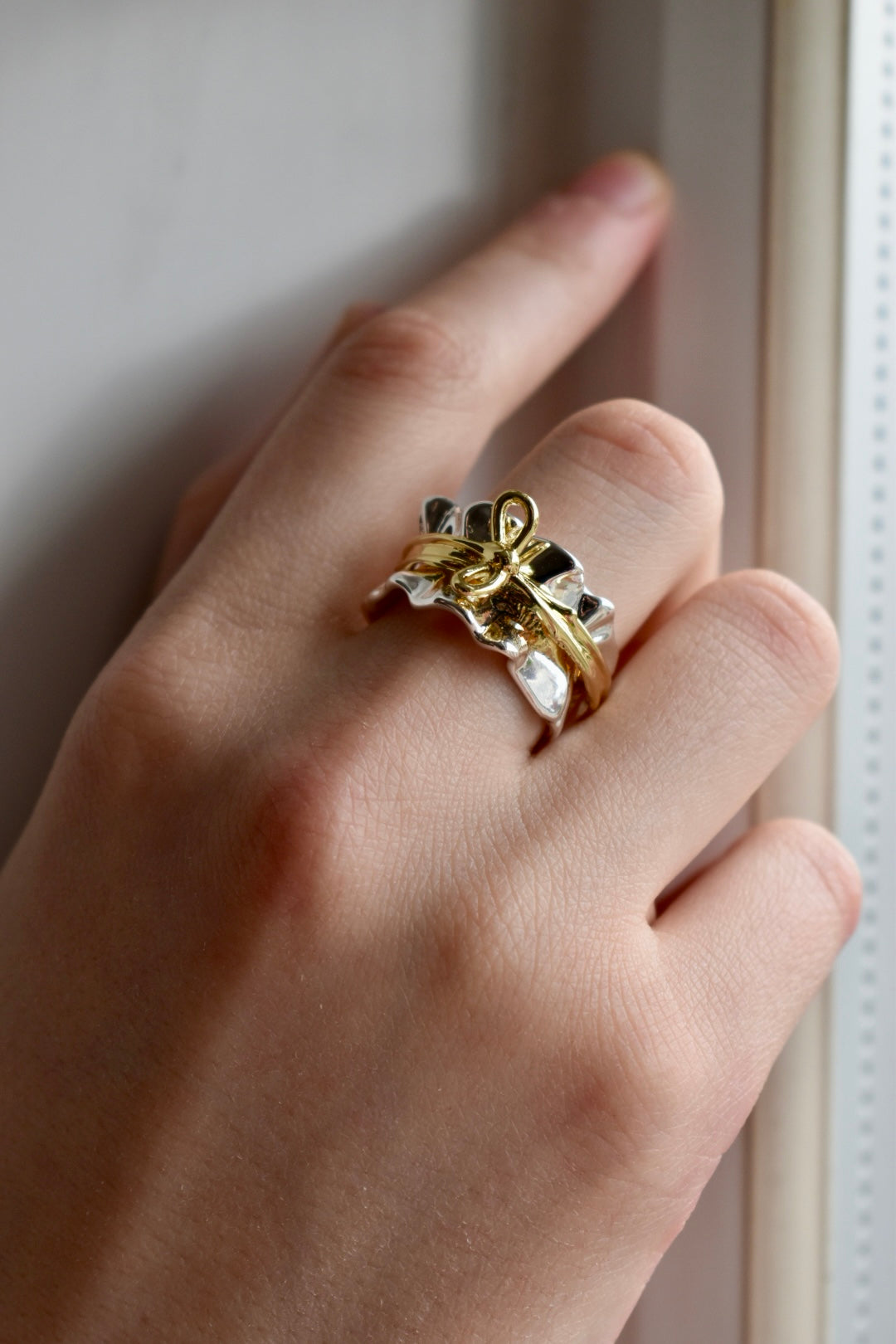 Golden bow Elegance Ring