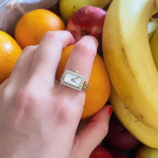 Natural shell clock ring